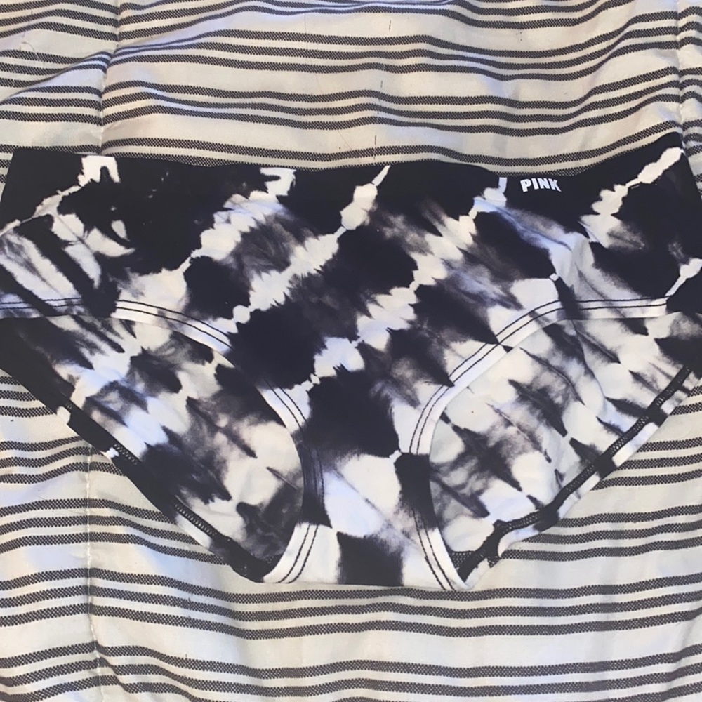 Victoria’s Secret PINK women’s underwear size M